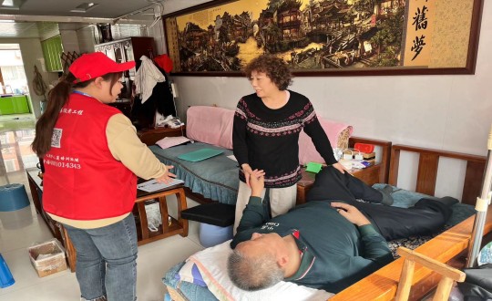 25.養(yǎng)老公司上門為家庭照護提供公益專業(yè)照護培訓_副本.jpg