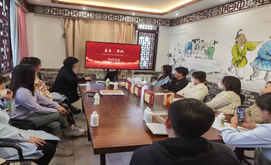 33.藥業(yè)公司召開“善良、奉獻”主題價值觀共創(chuàng)會議_副本.jpg