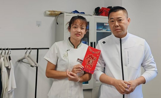 2024年9月13日，酒店，全體員工，發(fā)放中秋節(jié)福利_副本.jpg