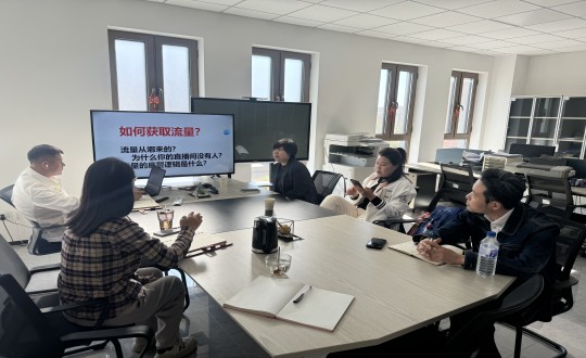 3.尊龍凱時人生就是贏·南山溫泉城營銷團(tuán)隊新媒體運營培訓(xùn)現(xiàn)場_副本.jpg